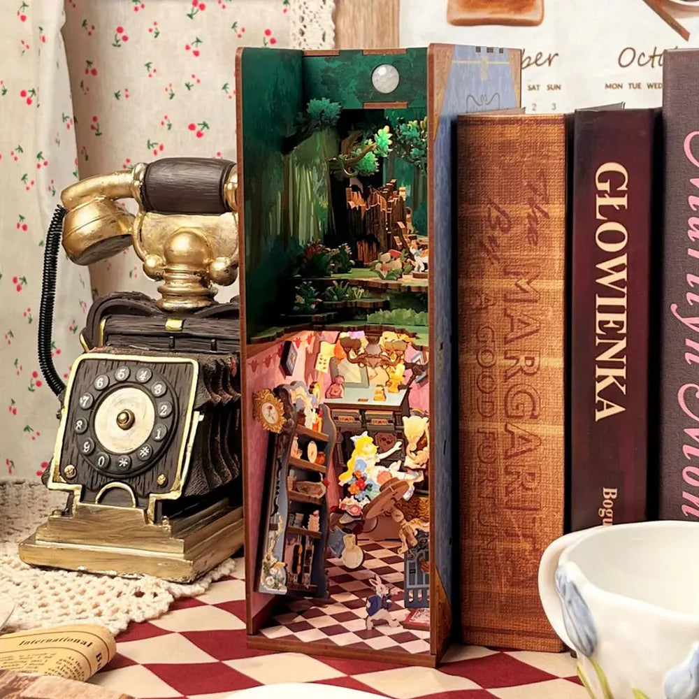 Book Nook – Alice in Wonderland